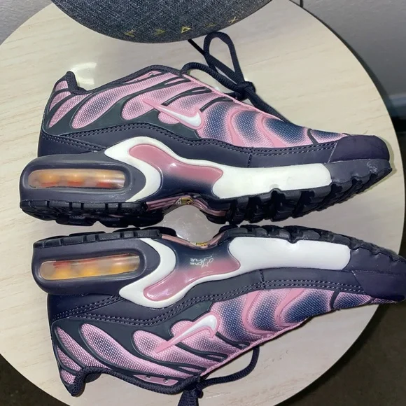 nike air max plus tn. gray and pink. size 3.5y/5w. - Picture 3 of 5